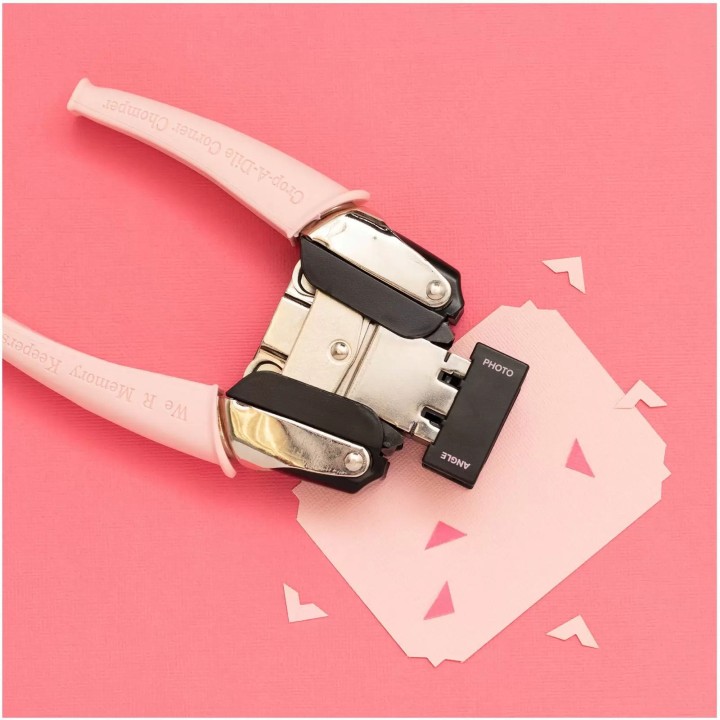 (661302)We R Memory Keepers • Crop-a-dile corner chomper angle & photo