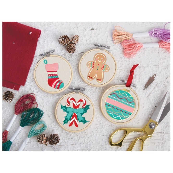 (SEW106018)Embroidery Hoop Decorations - Deck The Halls