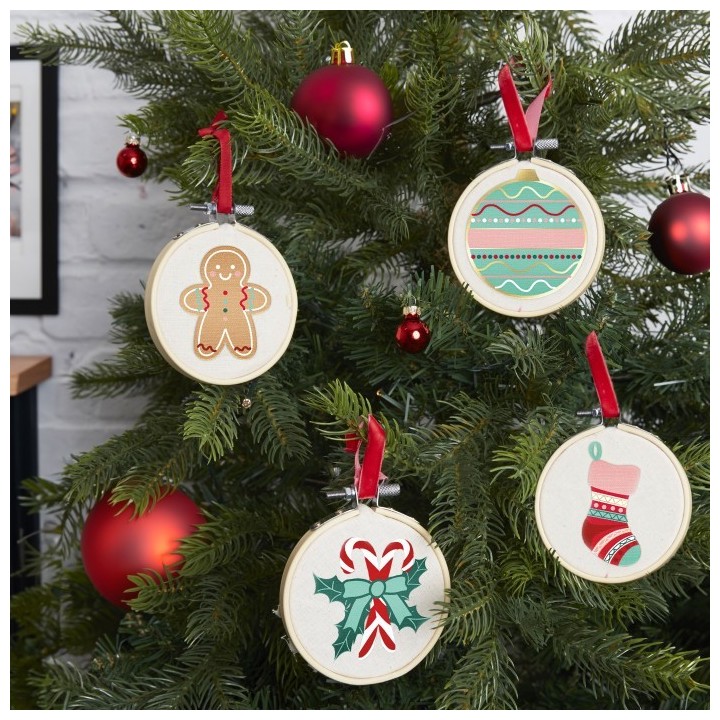 (SEW106018)Embroidery Hoop Decorations - Deck The Halls